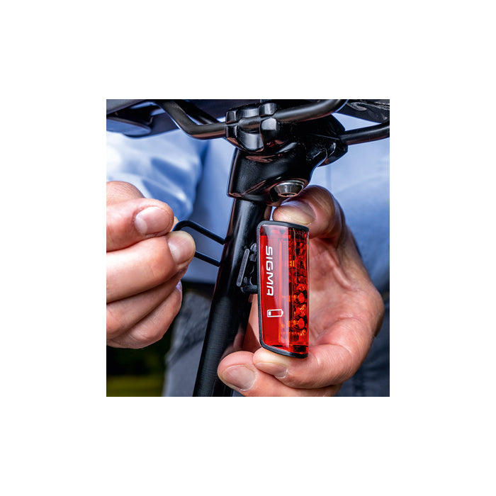 SIGMA BLAZE BAKBELYSNING MED BROMSLJUS BATTERI