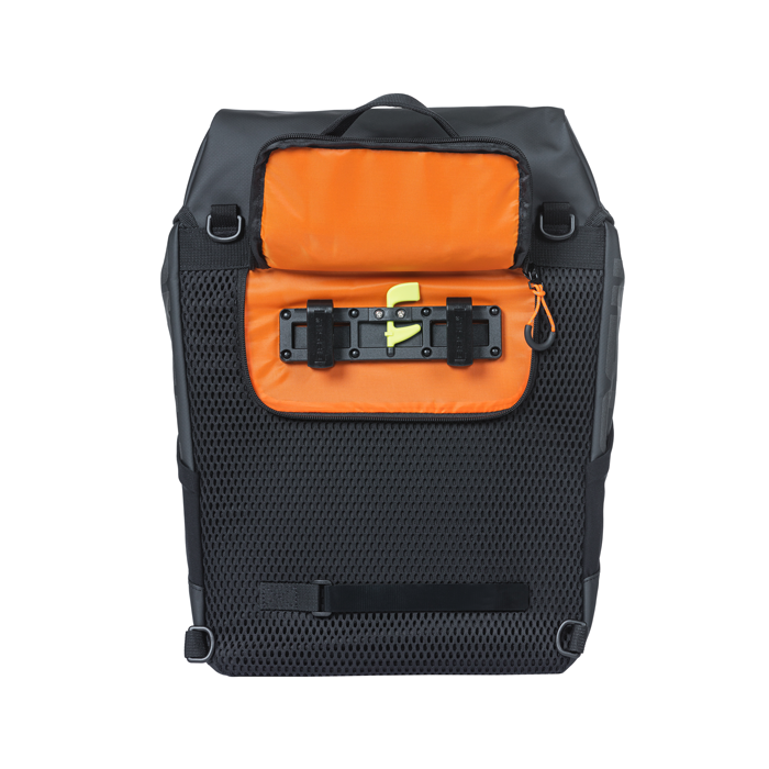 BASIL MILES DAYPACK TARPAULIN SVART/ORANGE